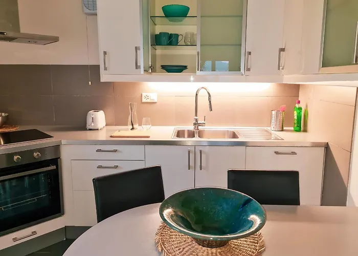 With A View And Free Parking Apartment *