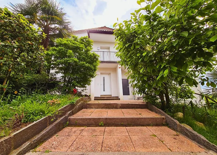 With A View And Free Parking لوغانو