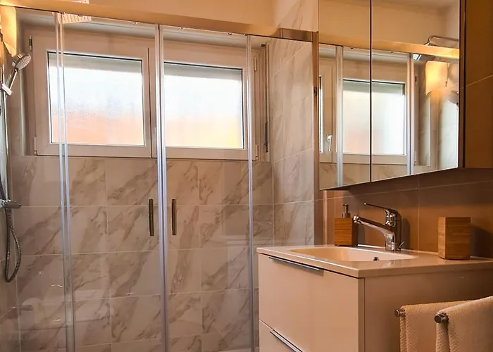 With A View And Free Parking * لوغانو